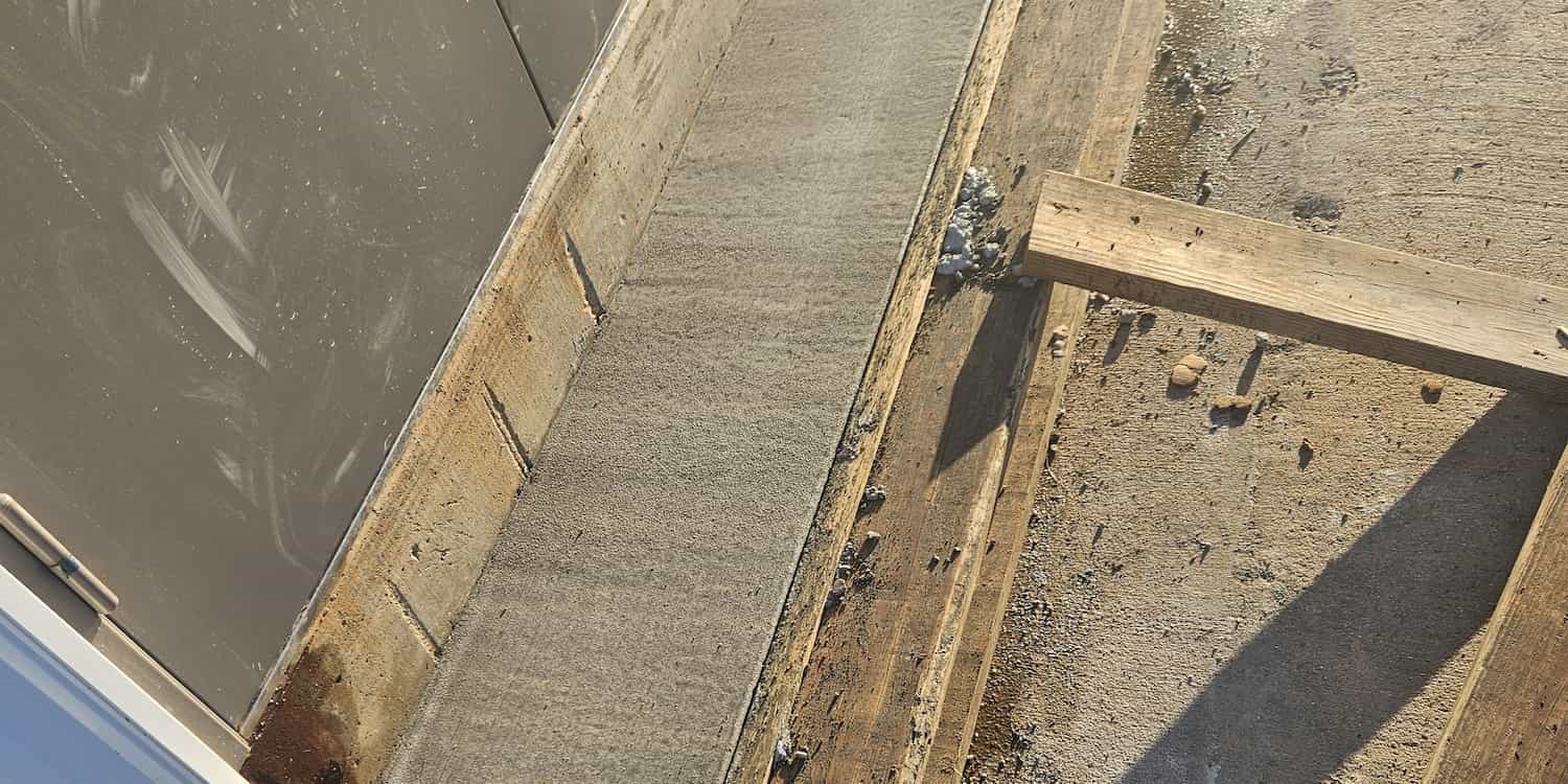 Concrete setting for a few steps